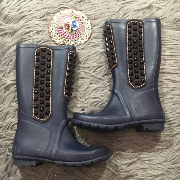 BCBG Max Azria Vintage Rain NAVY Boots Studded - Picture 1 of 8